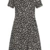 ONLY Damen Sommer Kleid AOP Blumen Print Kurzarm Schwarz Weiss Gelb -Luftig Und Leicht 22050074